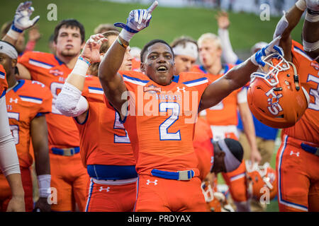 Huntsville, Texas, USA. 29th Sep, 2018. Sam Houston State Bearkats wide receiver Tyler Scott (2), center, celebrates with his team following a 34-31 overtime win against the Central Arkansas Bears at Bowers Stadium in Huntsville, Texas. Prentice C. James/CSM/Alamy Live News Stock Photo