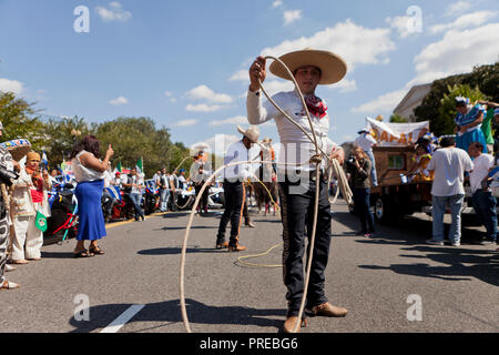 A Vaquero (Mexican cowboy) spinning a lasso Stock Photo