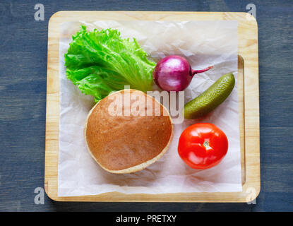 Ingredients for vegetarian Burger bun, onion, lettuce, tomato an Stock Photo