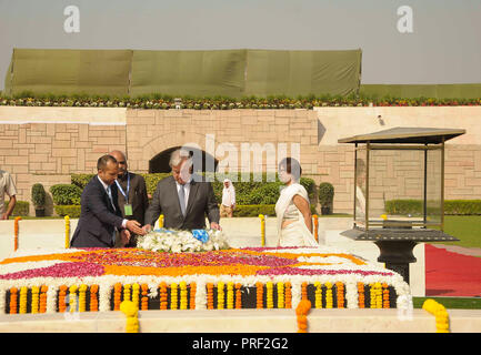 New Delhi, India. 02nd Oct, 2018. Antonio Guterres, secretary General of the United Nation paying a floral tribute at Mahatma Gandhi's Samadhi (memorial), on Tuesday 2nd October 2018, in New Delhi, This year India Celebrating 150 years of birth of Mahatma Gandhi, father of the Nation. UN secretary General Antonio Guterres visits India to Pay tribute T Mahatma Gandhi on his 150th birth anniversary Credit: Ranjan Basu/Pacific Press/Alamy Live News Stock Photo