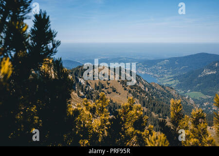 Blick ins Tal, auf den Horizont, Wandern mit Ausblick auf den Spitzingsee, Bayern, Deutschland, Voralpenland Stock Photo