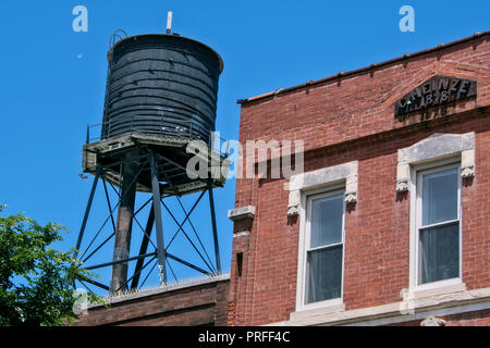 Old water tower, Wicker Park, Chicago, Illinois, USA Stock Photo