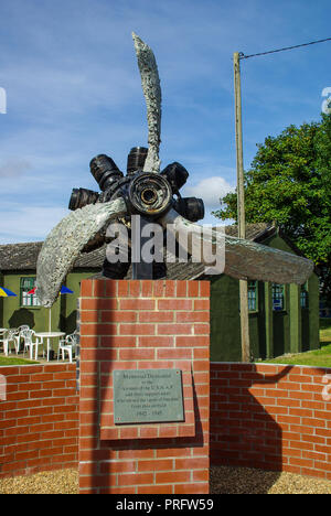 Rougham Control Tower Memorial, dedicated to the American Airmen / women who served in the 322nd BG and the 94th BG of the USAAF 8th Air Force Stock Photo