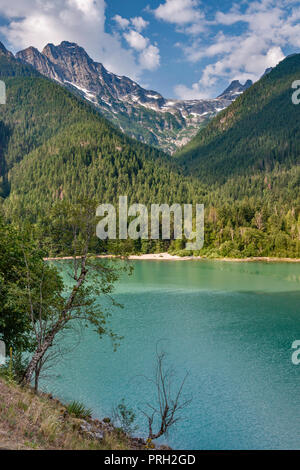 Pyramid Peak, Pinnacle Peak, Paul Bunyans Stump, North Cascades National Park, over Diablo Lake, from North Cascades Highway, Washington state, USA Stock Photo