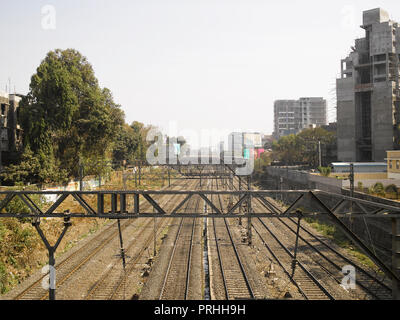 VIEW OF RAILWAY TRACKS AND LOCAL TRAINS IN MUMBAI, INDIA, ASIA Stock Photo