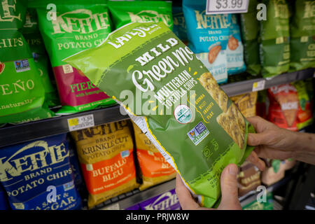 A shopper chooses a package of organic Late July brand chips in a supermarket in New York on Wednesday, September 26, 2018.  Late July snacks are a brand of the Campbell Soup. Co. (Â© Richard B. Levine) Stock Photo