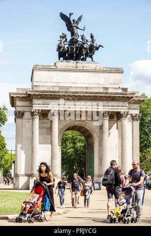 London England,UK,Hyde Park Corner,Wellington Constitution Arch,triumphal arch,monument,sculpture,quadriga,Adrian Jones,pedestrian access,man men male Stock Photo