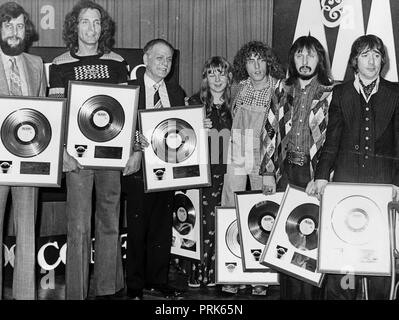 david measham, tony burfield, sandy denny, roger daltrey, john entwistle, keith moon, gold record for opera tommy, london, 1973 Stock Photo