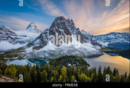 Mount Assiniboine is a pyramidal peak mountain located on the Great Divide, on the British Columbia/Alberta border in Canada. Stock Photo