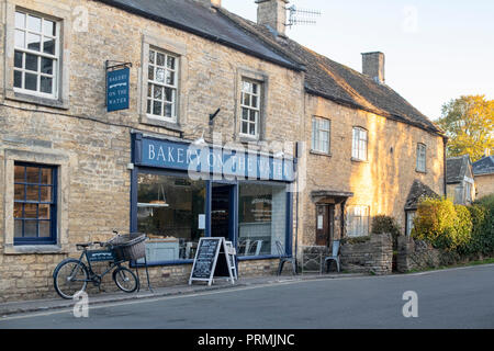 Bakery shop. Bakery on the Water in the early morning autumn light. Bourton on the water. Cotswolds. Gloucestershire, England Stock Photo