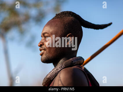 Portrait of a single Himba tribe man, Cunene Province, Oncocua, Angola Stock Photo