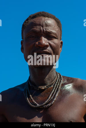 Portrait of a Himba tribe man, Cunene Province, Oncocua, Angola Stock Photo