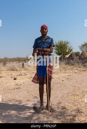 Portrait of a Himba tribe man, Cunene Province, Oncocua, Angola Stock Photo