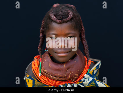 Portrait of a Mumuhuila tribe girl, Huila Province, Chibia, Angola Stock Photo