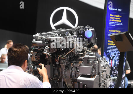 Paris, France. 03rd Oct, 2018. A man photographs a 4-cylinder 8G-DCT diesel engine as installed in the Mercedes-Benz B 200 d on the 2nd press day at the Mercedes-Benz stand at the Paris International Motor Show. The Motor Show will be open to the public from 04 to 14 October. Credit: Uli Deck/dpa/Alamy Live News