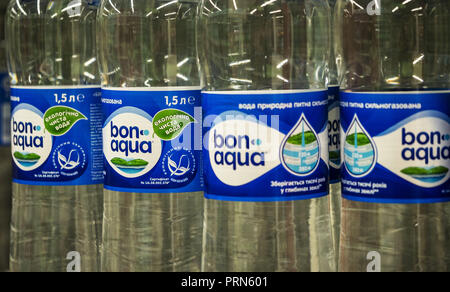 Kiev, Ukraine. 2nd Oct, 2018. Still water Bonaqua seen in a Ukranian store. Bonaqua ''“ Bottled water, carbonated and noncarbonated, fruit-flavoured or unflavoured. Owned by The Coca-Cola Company. Credit: Igor Golovniov/SOPA Images/ZUMA Wire/Alamy Live News Stock Photo