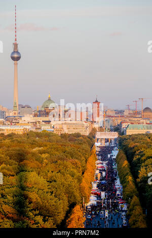 03 October 2018, Berlin: View of the Citizens' Festival for the Day of German Unity on the Street of 17 June with the Brandenburg Gate, taken from the Victory Column. The motto of the three-day festival is 'Only with you'. Photo: Christoph Soeder/dpa Stock Photo