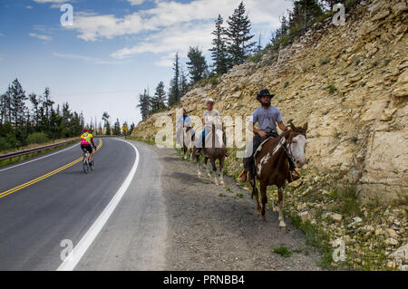 Portland, Oregon, USA. 17th Sep, 2013. A bicyclist pedals past men on horseback as they make their way along Dead Indian Pass on the Chief Joseph Scenic Byway in Wyoming. Credit: L.E. Baskow/ZUMA Wire/Alamy Live News Stock Photo