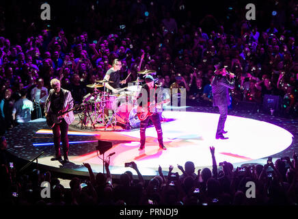 Hamburg, Germany. 03 October 2018, Hamburg: The band U2 performs during their 'THE eXPERIENCE + iNNOCENCE' tour in the Barclaycard Arena. Photo: Daniel Bockwoldt/dpa Credit: dpa picture alliance/Alamy Live News Stock Photo