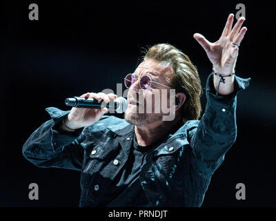 Hamburg, Germany. 03 October 2018, Hamburg: The band U2 performs during their 'THE eXPERIENCE + iNNOCENCE' tour with singer Bono in the Barclaycard Arena. Photo: Daniel Bockwoldt/dpa Credit: dpa picture alliance/Alamy Live News Stock Photo