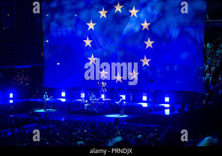 Hamburg, Germany. 03 October 2018, Hamburg: The band U2 performs during their 'THE eXPERIENCE + iNNOCENCE' tour in the Barclaycard Arena. Photo: Daniel Bockwoldt/dpa Credit: dpa picture alliance/Alamy Live News Stock Photo