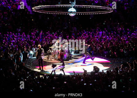 Hamburg, Germany. 03 October 2018, Hamburg: The band U2 performs during their 'THE eXPERIENCE + iNNOCENCE' tour in the Barclaycard Arena. Photo: Daniel Bockwoldt/dpa Credit: dpa picture alliance/Alamy Live News Stock Photo