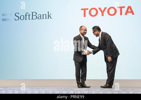 Tokyo, Japan. 4th October, 2018. (L to R) SoftBank Group Corp Chairman and CEO Masayoshi Son and Toyota Motor Corp President Akio Toyoda shake hands during a joint news conference on October 4, 2018, Tokyo, Japan. SoftBank and Toyota announced a partnership in developing self-driving car technologies, forming a new venture called Monet. Credit: Rodrigo Reyes Marin/AFLO/Alamy Live News Stock Photo