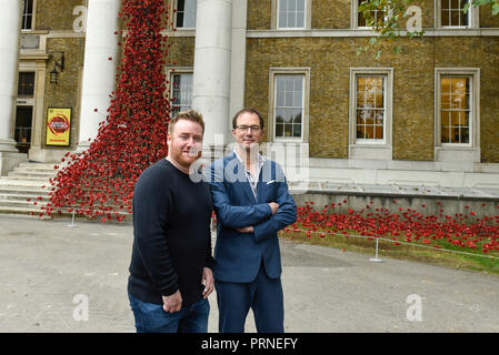 London, UK.  4 October 2018.  'Weeping Window', the iconic poppy sculpture by (L to R)cartist Paul Cummins and designer Tom Piper is unveiled at the Imperial War Museum.  This is the final presentation of Weeping Window as part of 14-18 NOW’s UK-wide tour of the poppies and the first time either Wave or Weeping Window have returned to the capital since they were part of ‘Blood Swept Lands and Seas of Red’ at the Tower of London in 2014.  The sculpture will be on site until 18 November 2018.  Credit: Stephen Chung / Alamy Live News Stock Photo