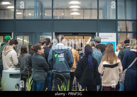 Brighton, UK. 4th October 2018. New Aldi store opens at Pavilion Retail Park on Lewes Road in Brighton, by the Olympic Bronze medalist Anthony Ogogo. The discount chain opened it's doors to new customers on a cold and foggy morning, where the early shoppers where rewarded with a free bag of fruit and vegetables. Credit: Francesca Moore/Alamy Live News Stock Photo