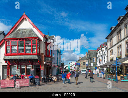 Shops and cafes on Main Street in Keswick, Lake District National Park, Cumbria, UK Stock Photo