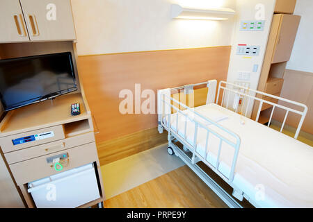 Hospital room with empty bed and medical equipment in a hospital Stock Photo