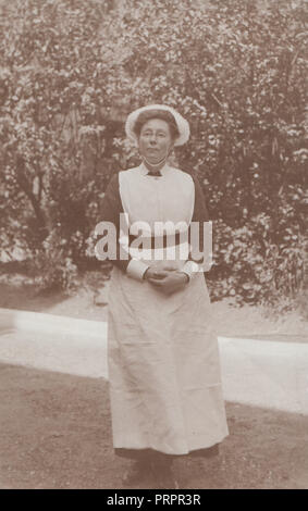 * Vintage Photograph of a Female Edwardian Domestic Servant Stock Photo