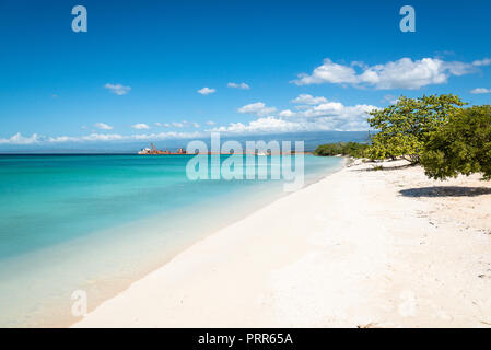 picturesque Beach of 'Playa Cabo Rojo' in the north of 'Bahia de las Aguilas' around Pedernales and Jaragua National park, Dominican Republic Stock Photo