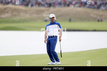 Team Europe's Paul Casey during the Singles match on day three of the Ryder Cup at Le Golf National, Saint-Quentin-en-Yvelines, Paris. PRESS ASSOCIATION Photo. Picture date: Sunday September 30, 2018. See PA story GOLF Ryder. Photo credit should read: Adam Davy/PA Wire. Stock Photo