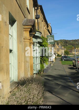 View of honey-coloured Cotswold stone in buildings along the High Street in the picturesque village of Broadway, Worcestershire, England. Stock Photo