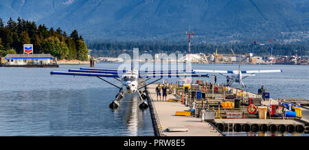 Float planes lined up at the terminal in Coal Harbour, Vancouver Stock Photo