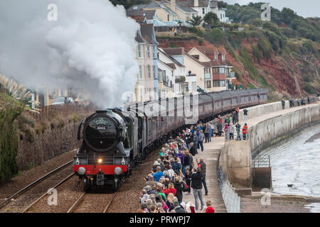 Dawlish, Devon, UK. 4th Oct 2018. The iconic steam train Flying Scotsman passes through Dawlish In Devon tonight.  04.10.18  Photography By Roy Riley    Credit: Roy Riley/Alamy Live News Stock Photo