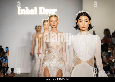 New York, USA. 4th Oct, 2018. Models present creations of Inbal Dror 2019 collection during the New York Bridal Fashion Week in New York, the United States, on Oct. 4, 2018. Credit: Lin Bilin/Xinhua/Alamy Live News Stock Photo