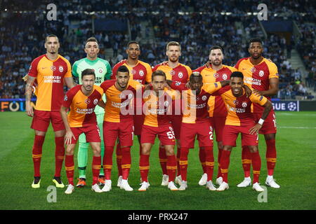 FC Porto team line up before the match for Premier League ...