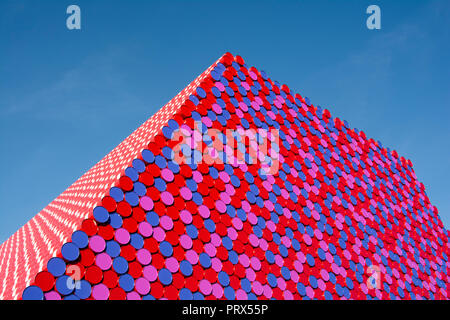 Christo & Jeanne-Claude's The London Mastaba, a 20-meter-high floating sculpture on London's Serpentine, London, England, UK Stock Photo