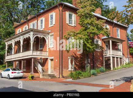 JONESBOROUGH, TN, USA-9/29/18:  Mansion House, an Inn,  was built in 1843, serving travelers on the Great Stage Road. Stock Photo