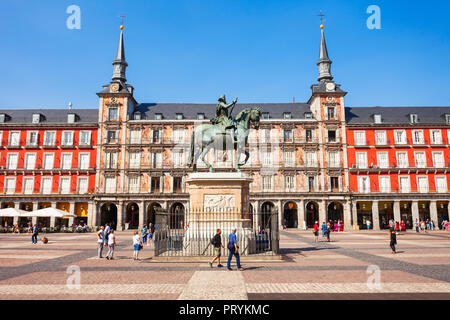 MADRID, SPAIN - SEPTEMBER 20, 2017: The tourists at the Plaza Mayor or Main Square, a central plaza in the city of Madrid, Spain. Stock Photo