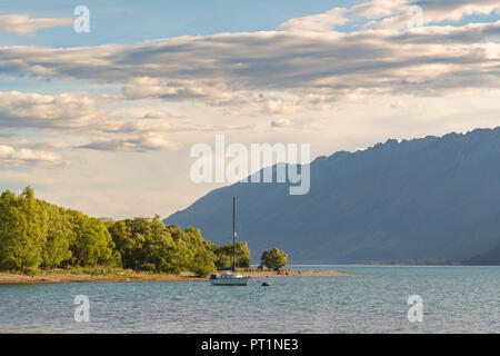 Boat on Lake Wakatipu and mountains in the background, Glenorchy, Queenstown Lakes district, Otago region, South Island, New Zealand, Stock Photo