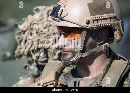 Augustdorf, Germany. 5th Oct 2018. Soldiers wearing camouflage paint during a signing ceremony. Defence Minister von der Leyen and her British counterpart signed a 'Joint Vision Statement', a bilateral declaration on closer cooperation in security and defence matters. Photo: Ralf Hirschberger/dpa Credit: dpa picture alliance/Alamy Live News Stock Photo