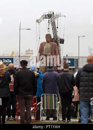 Merseyside, UK. 5th October 2018. New Brighton, Wirral, Merseyside. 5th October 2018.  On a gloomy autumn morning The Giant makes his way along the Marine Drive at New Brighton on The Wirral brings the crowds to their feet. Credit: Colin Wareing/Alamy Live News Stock Photo