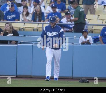 https://l450v.alamy.com/450v/pt2361/los-angeles-california-usa-5th-oct-2018-los-angeles-dodgers-clayton-kershaw-warms-up-before-game-2-of-the-nlds-at-dodgers-stadium-on-friday-5-october-2018armando-arorizo-credit-armando-arorizoprensa-internacionalzuma-wirealamy-live-news-pt2361.jpg