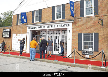 Chagrin Falls, Ohio, USA, 5th Oct, 2018.  People gather outside one of the main venues of the 9th Annual Chagrin Documentary Filmfest in Chagrin Falls, Ohio.  The documentary film festival which runs from October 3-7, 2018 across several venues in this quaint northeast Ohio town highlights national and international documentaries.  The inspiration for the festival comes from the late David Ponce, an aspiring documentarian who succumbed to leukemia at the age of 20.  Credit: Mark Kanning/Alamy Live News. Stock Photo