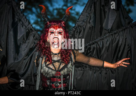 Crawley, UK. 5th October 2018. Stars of reality TV and VIP thrill seekers are out for the Press Night at Tulleys Shocktober Fest, Europe's biggest scare park in Crawley. All manner of ghouls, monsters and freaks scare visitors in the mazes and roam the park during the night. Credit: Thomas Faull/Alamy Live News Stock Photo