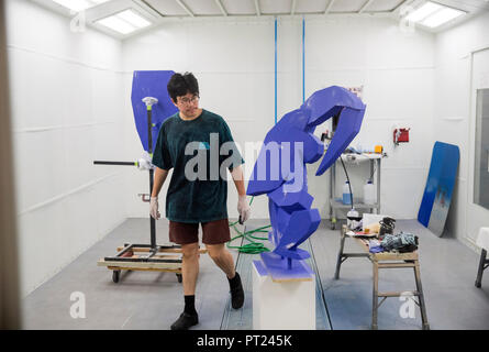 New York, USA. 3rd Oct, 2018. An artisan works at the workshop of Alchemy Paintworks during a press preview for the Made In NYC Week, in Brooklyn of New York, the United States, on Oct. 3, 2018. TO GO WITH Spotlight: New York kicks off manufacturing promotion week to increase employment. Credit: Wang Ying/Xinhua/Alamy Live News Stock Photo