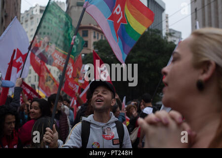 Sao Paulo, Brazil. 05th Oct, 2018. Supporters of the Workers' Party's presidential candidate Haddad taking part in an election rally. Haddad replaces Lula, who was sentenced to twelve years in prison for corruption and is therefore not allowed to stand as a candidate. The presidential election will take place on 7 October. Credit: Warley Kenji/dpa/Alamy Live News Stock Photo